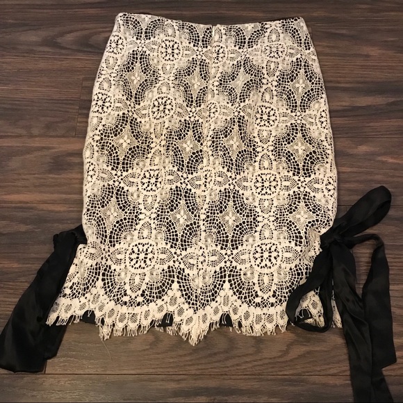 🎉5x HP🎉 Julie Haus Lace Black & White Silk Skirt - Picture 2 of 6